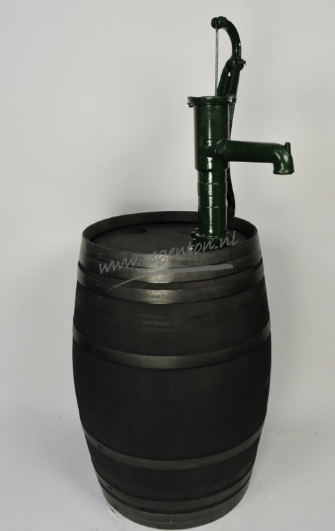  Wijnvat met gietijzerenpomp inhoud 225 liter