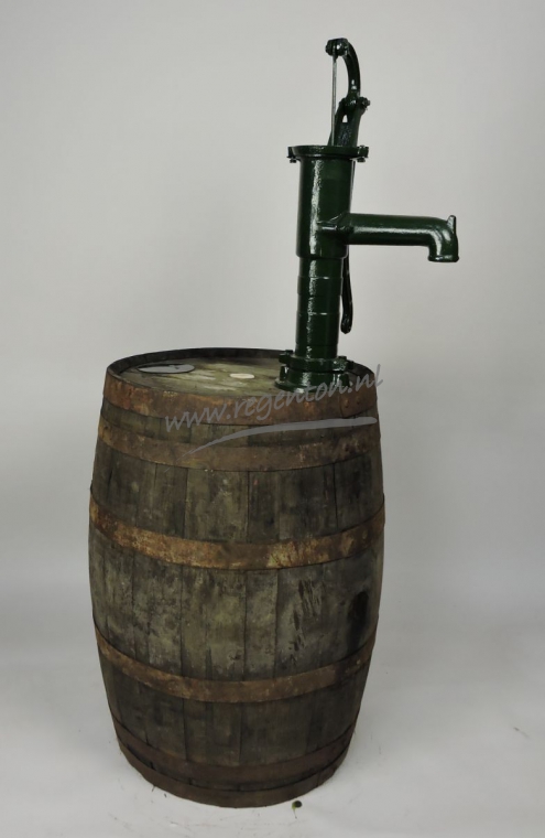  Whiskyvat met gietijzeren waterpomp 190 liter