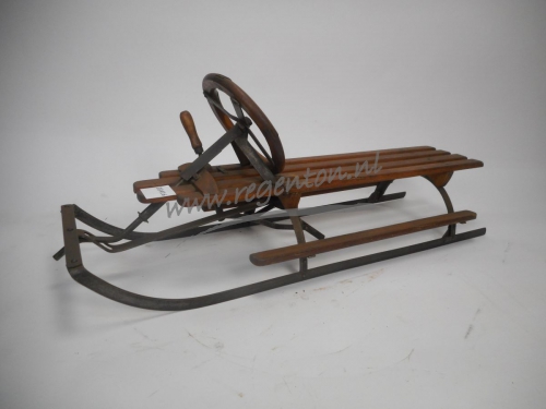  Antieke trekslee met stuur en rem
